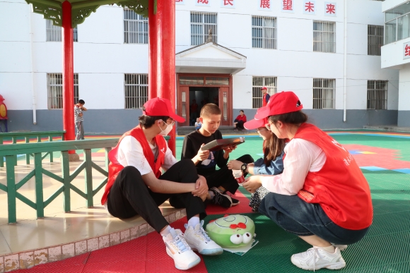 2--点滴微光若何汇聚“爱心磁场”？——解读永乐高70net净水川能源“自愿红”的背后_副本.jpg